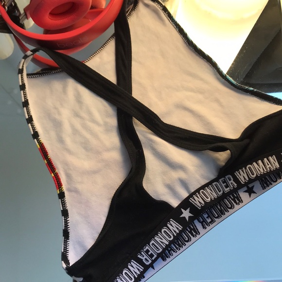 ๐ซ๐ซ๐ซ DC Comics Wonder Woman Crop Top / Bra - Picture 3 of 5